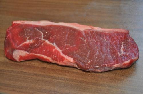 Striploin-Steak mit Fettrand
